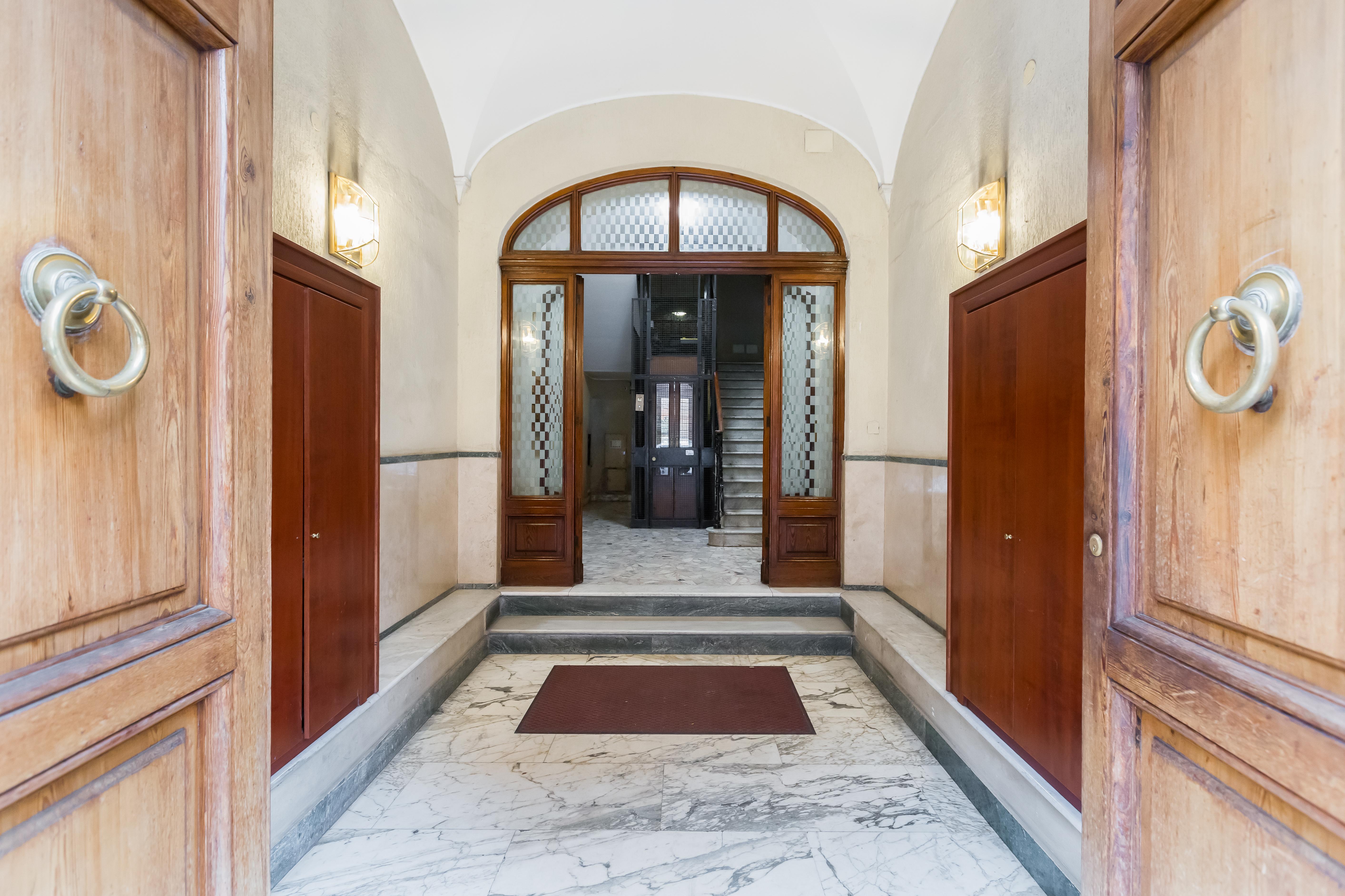 ホテル イージー バジェット コロッセオ ローマ エクステリア 写真